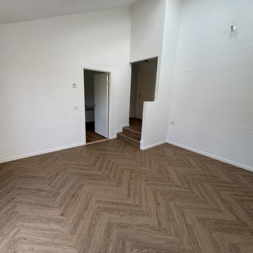 Nyt gulv i Dianalund monteret med præcision og fokus på komfort og æstetik