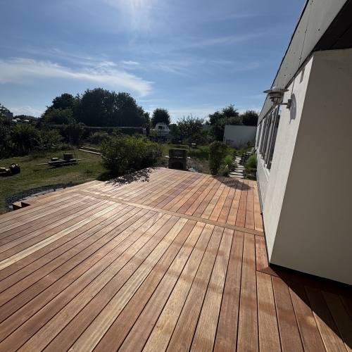 Opbygning af træterrasse i Kalundborg tilpasset boligens stil og behov