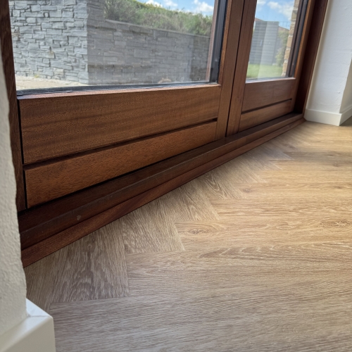 Nyt gulv lagt i Kalundborg af erfarent team – kombinerer komfort, kvalitet og stil