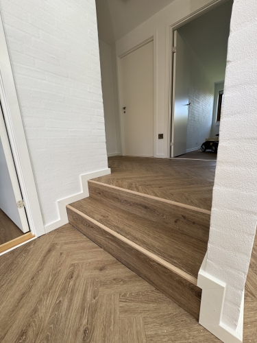 Gulvlægning på Vestsjælland for private og erhverv – kvalitetshåndværk til tiden