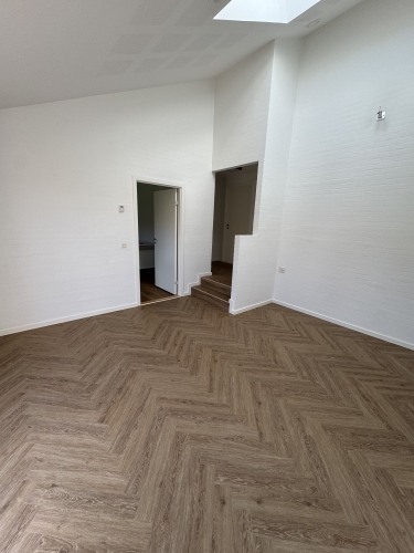 Nyt gulv i Dianalund monteret med præcision og fokus på komfort og æstetik