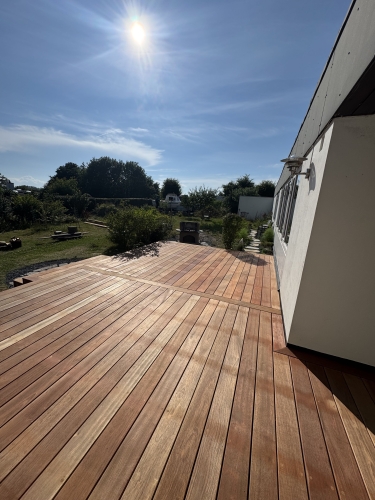 Opbygning af træterrasse i Kalundborg tilpasset boligens stil og behov