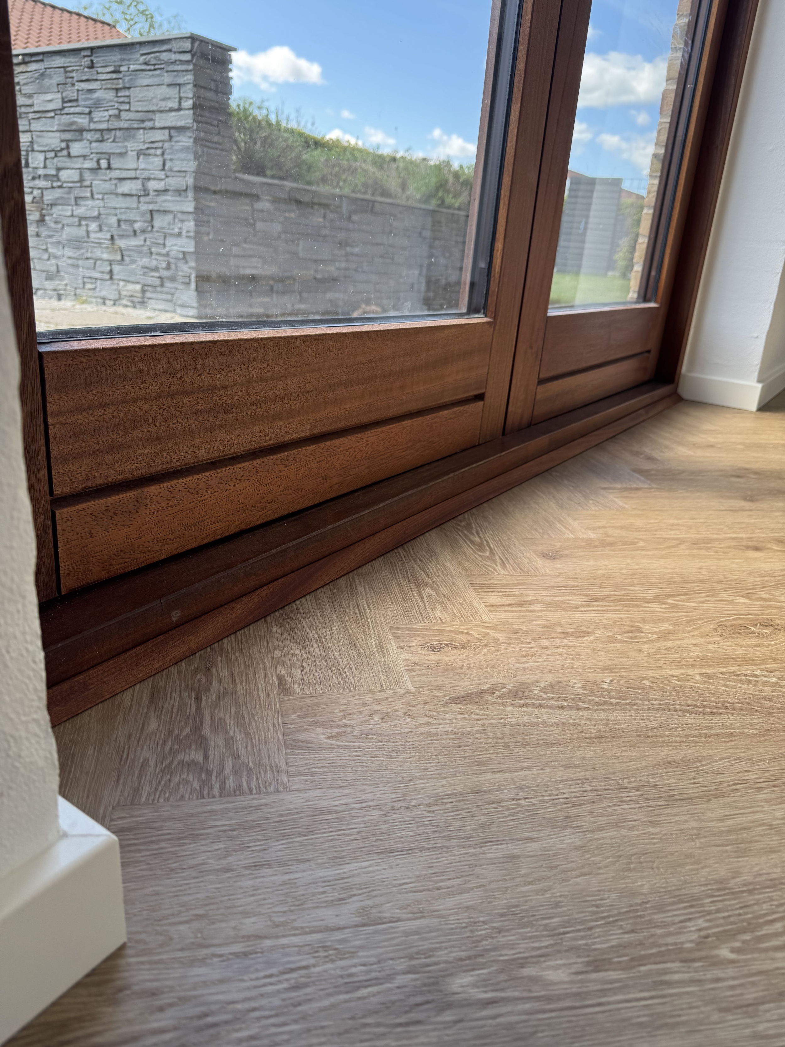 Nyt gulv lagt i Kalundborg af erfarent team – kombinerer komfort, kvalitet og stil